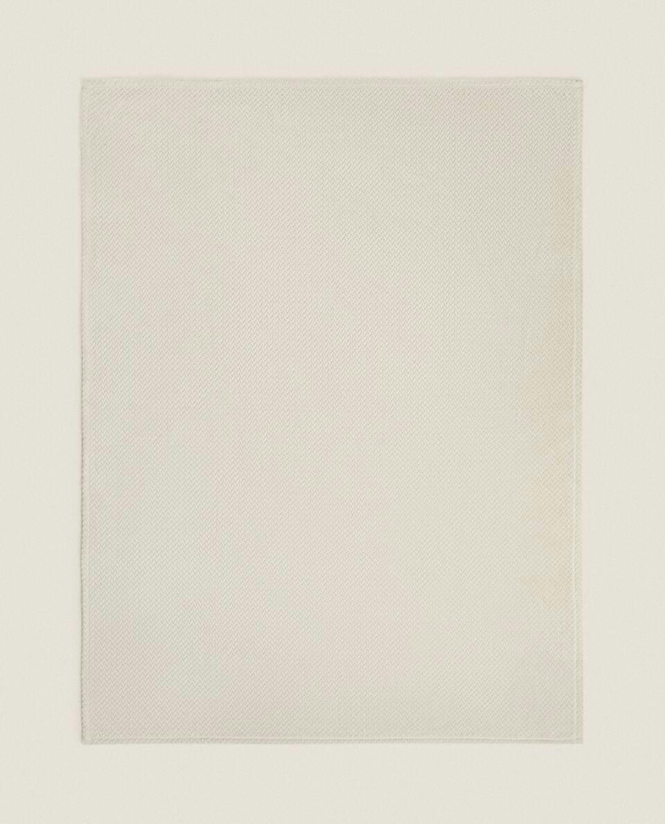 WOVEN FLEECE BLANKET