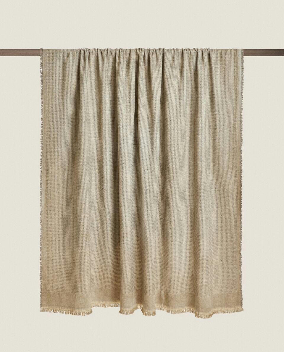 BLANKET WITH FRINGING