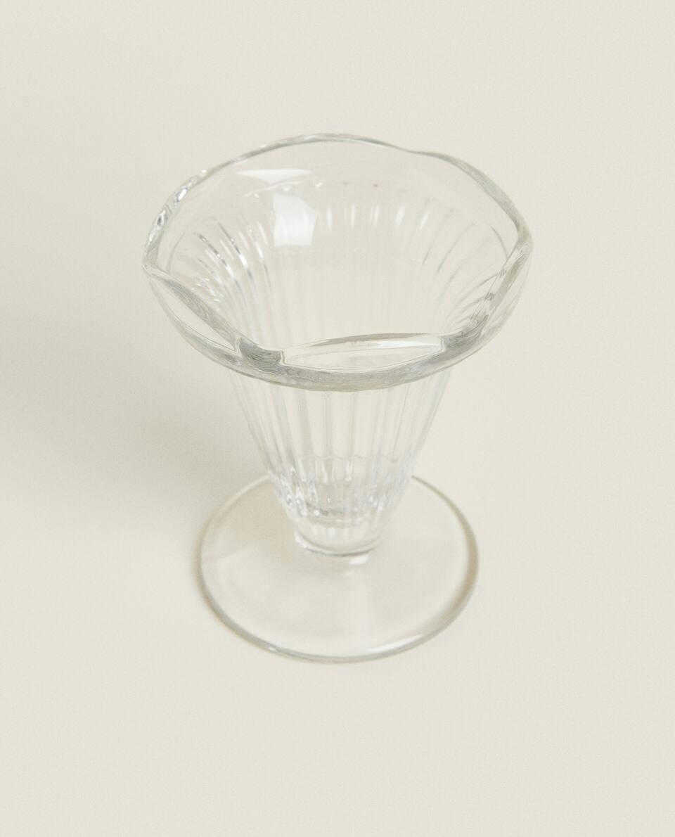 ICE-CREAM CUP WITH LINES