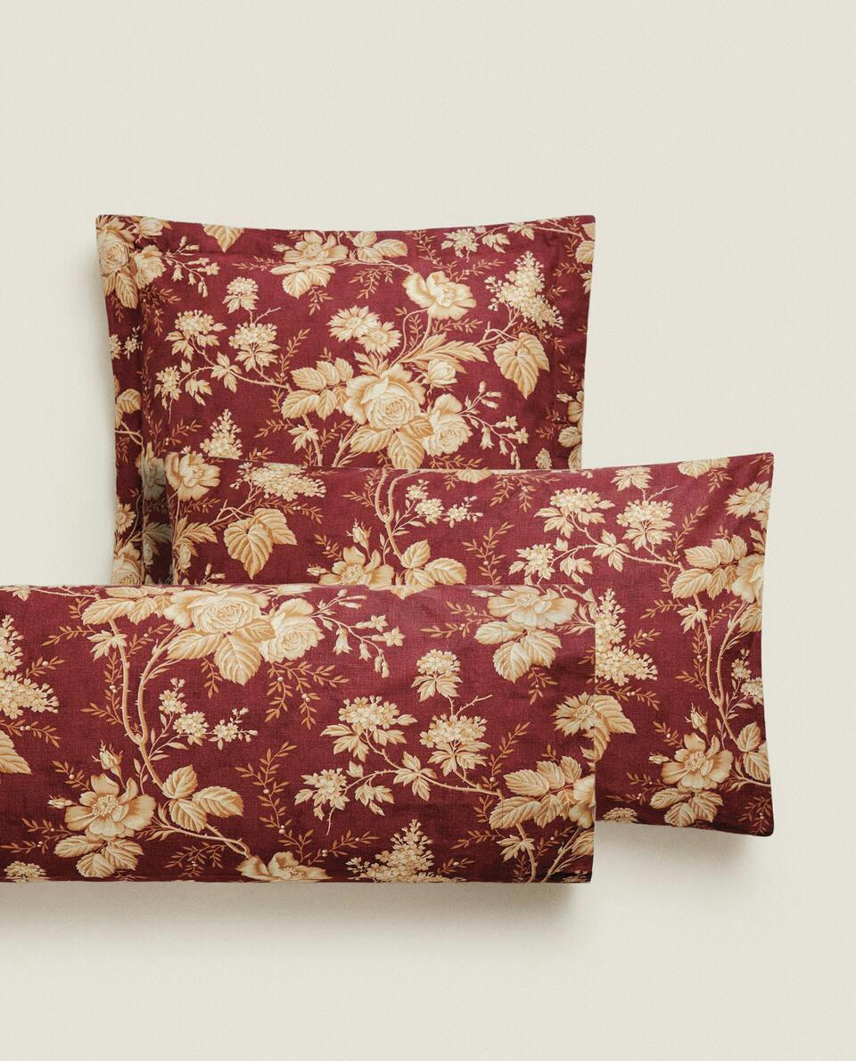 PILLOWCASE WITH GOLD CHRISTMAS FLOWERS