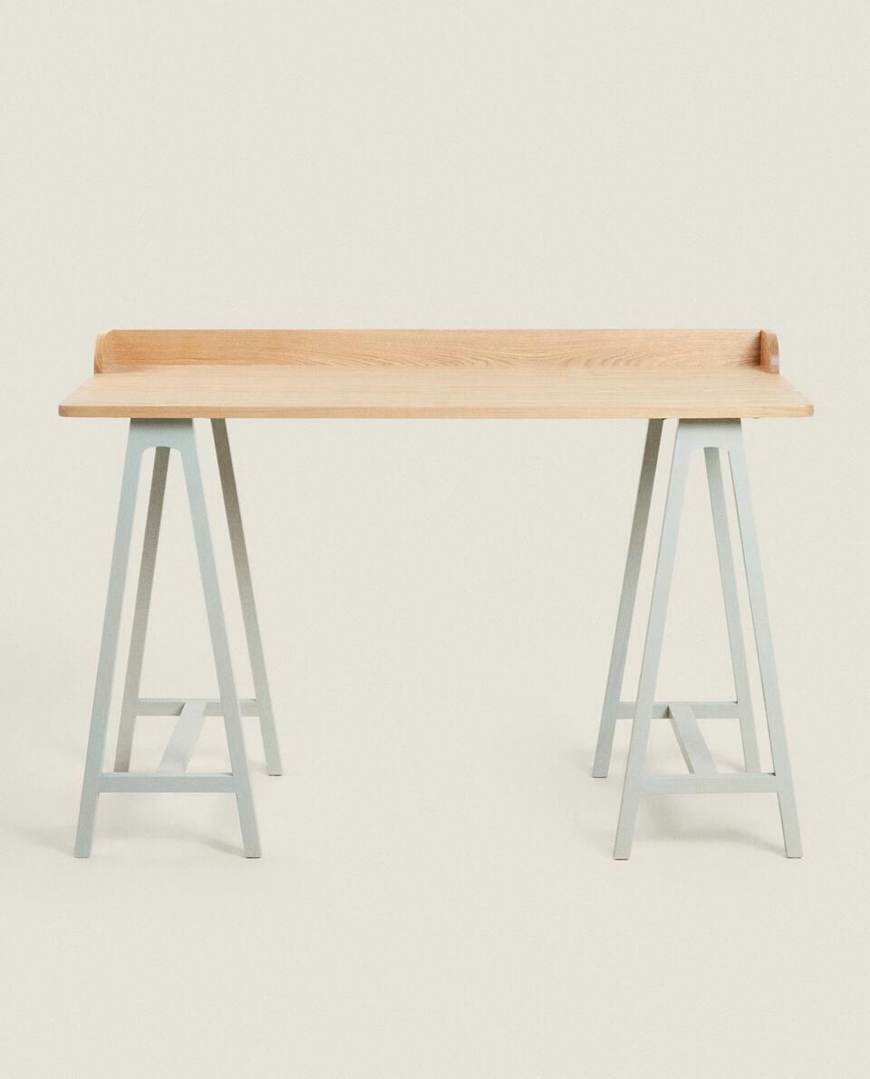 TRESTLE DESK