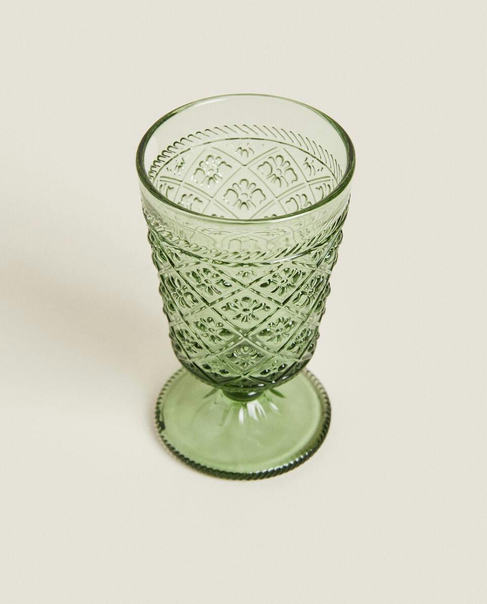 RAISED FLORAL DESIGN