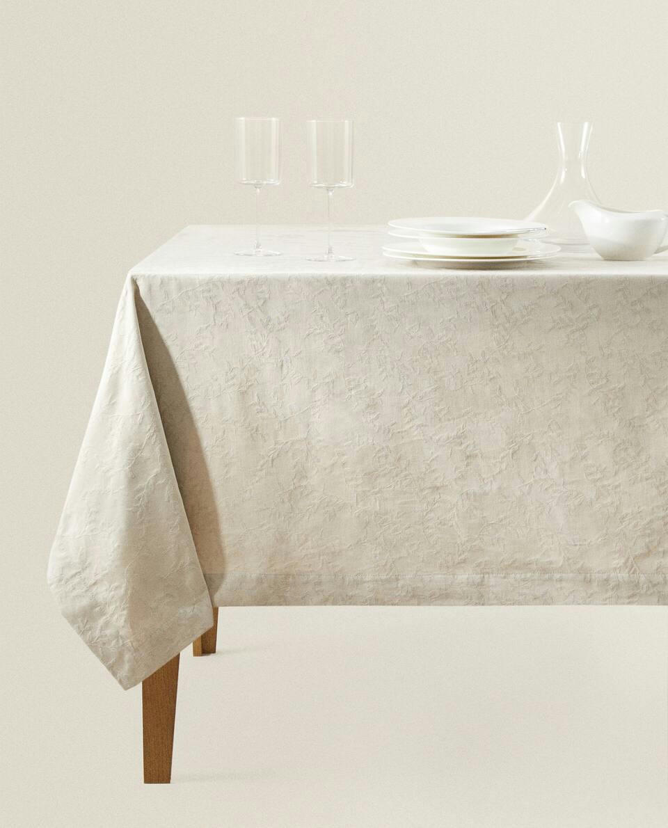 JACQUARD  TABLECLOTH
