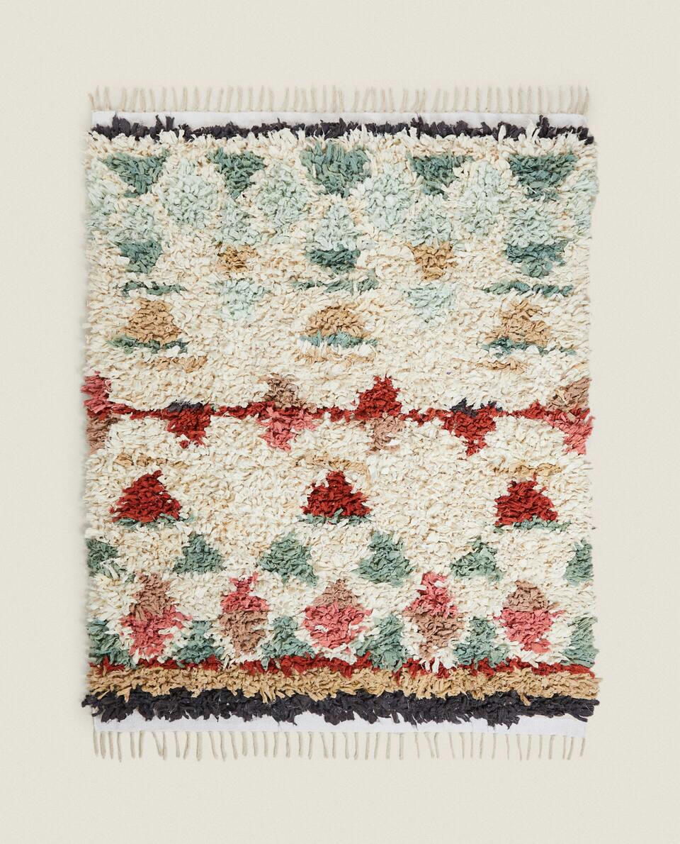 KIDS’ TRIANGLE DESIGN  RUG