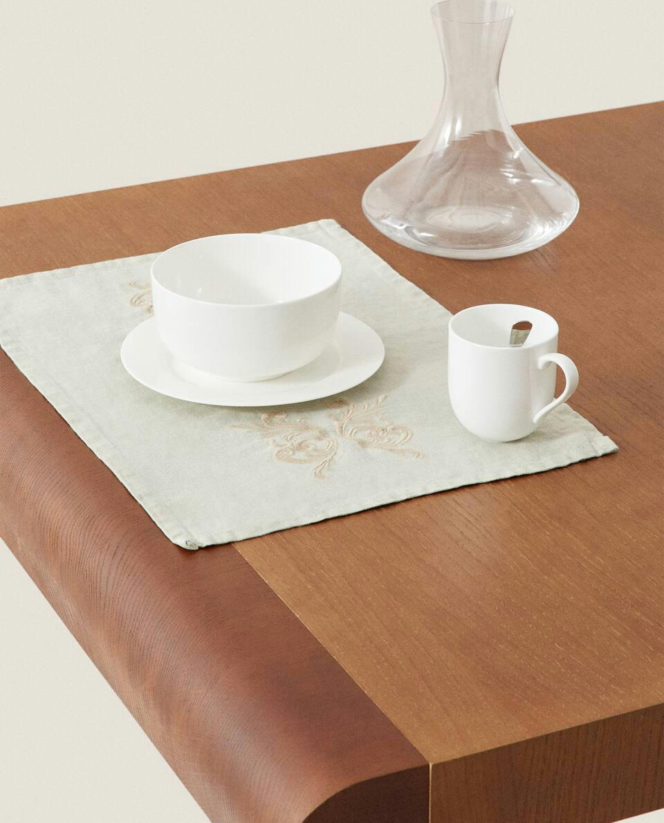 EMBROIDERED  PLACEMAT
