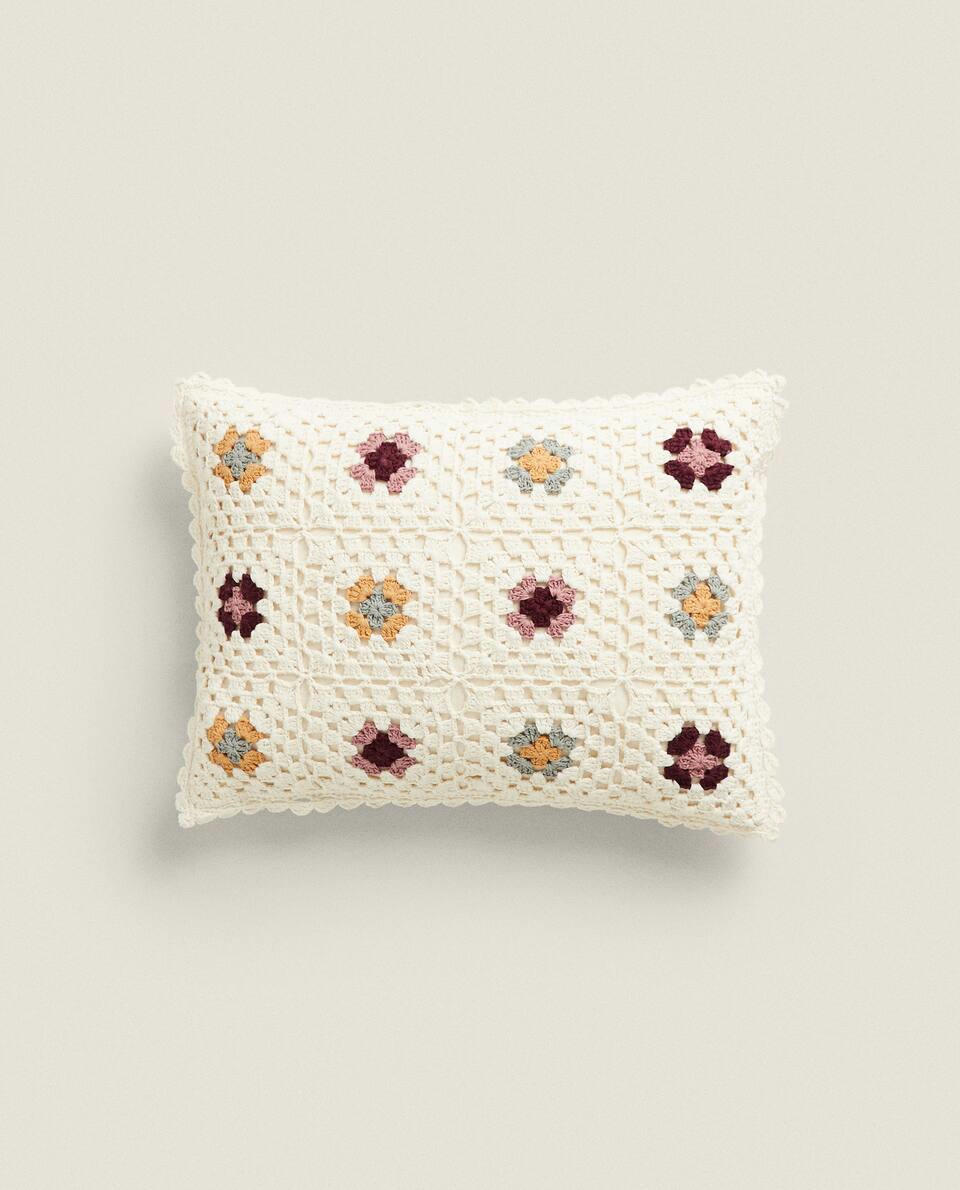 CHILDREN’S CROCHET CUSHION COVER
