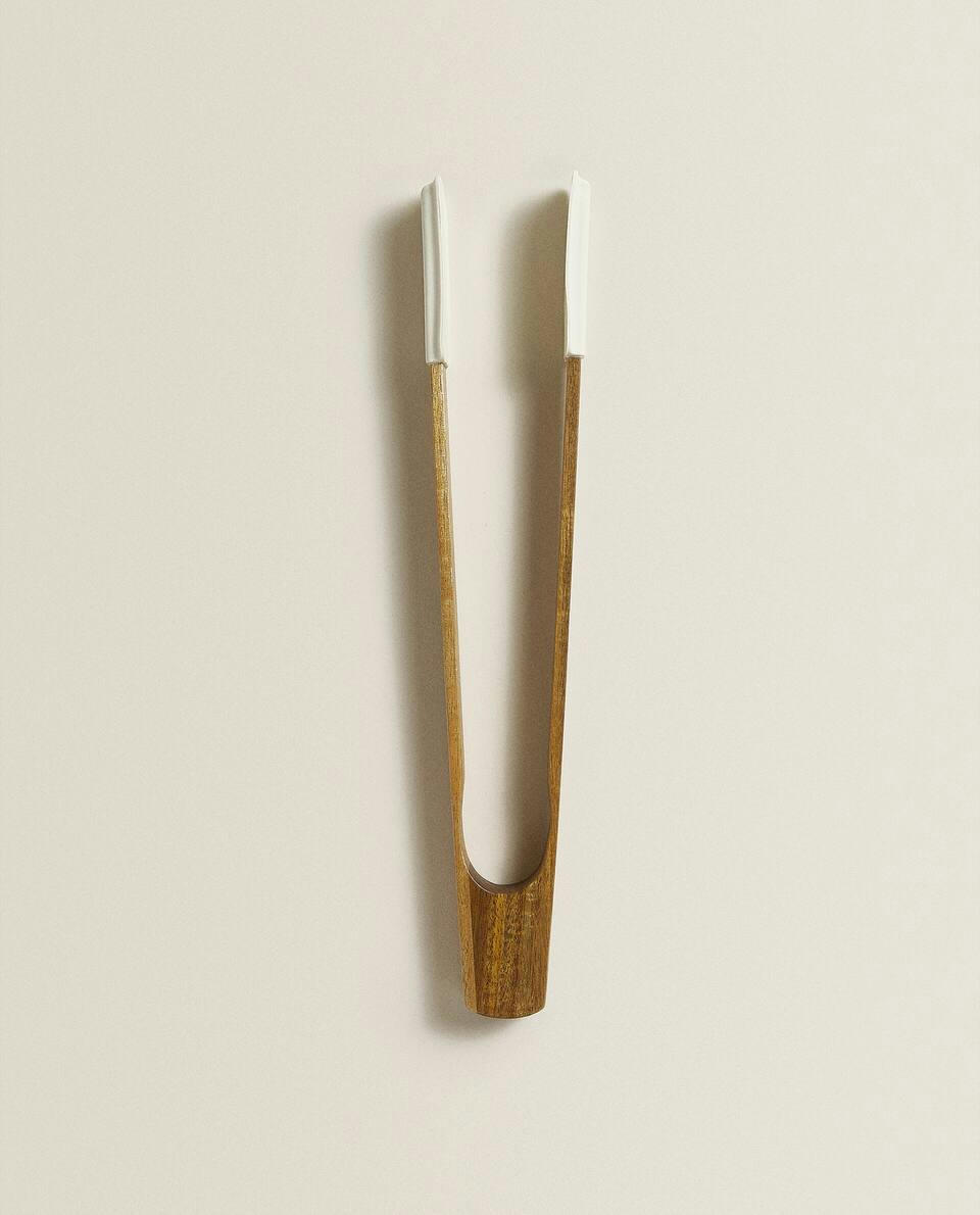 AND WOODEN TONGS