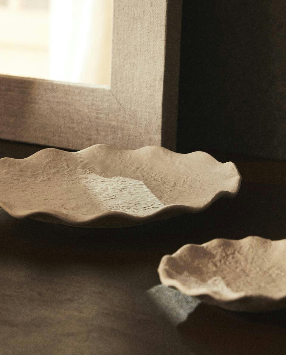 SCALLOPED EDGE TRAY