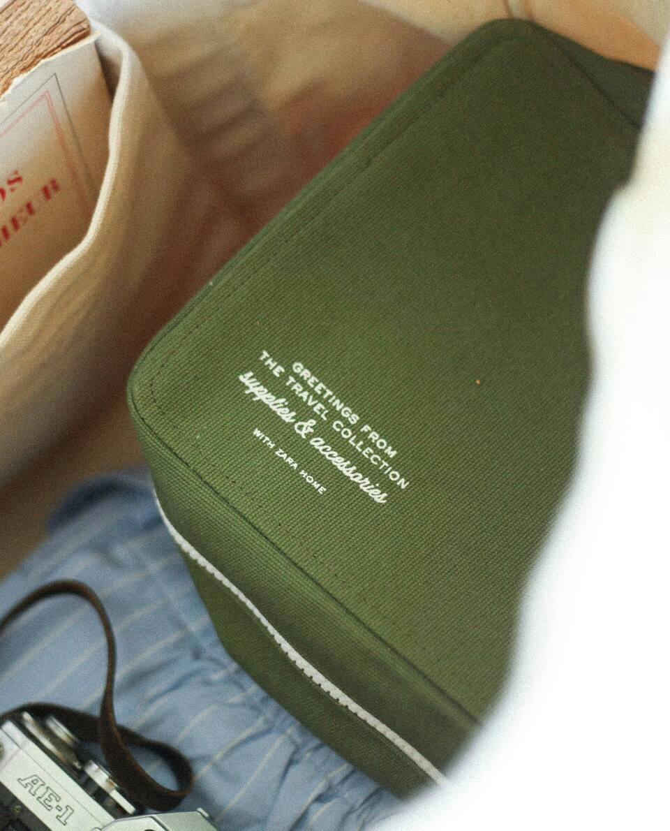 SAINT-LAZARE TRAVEL TOILETRY BAG