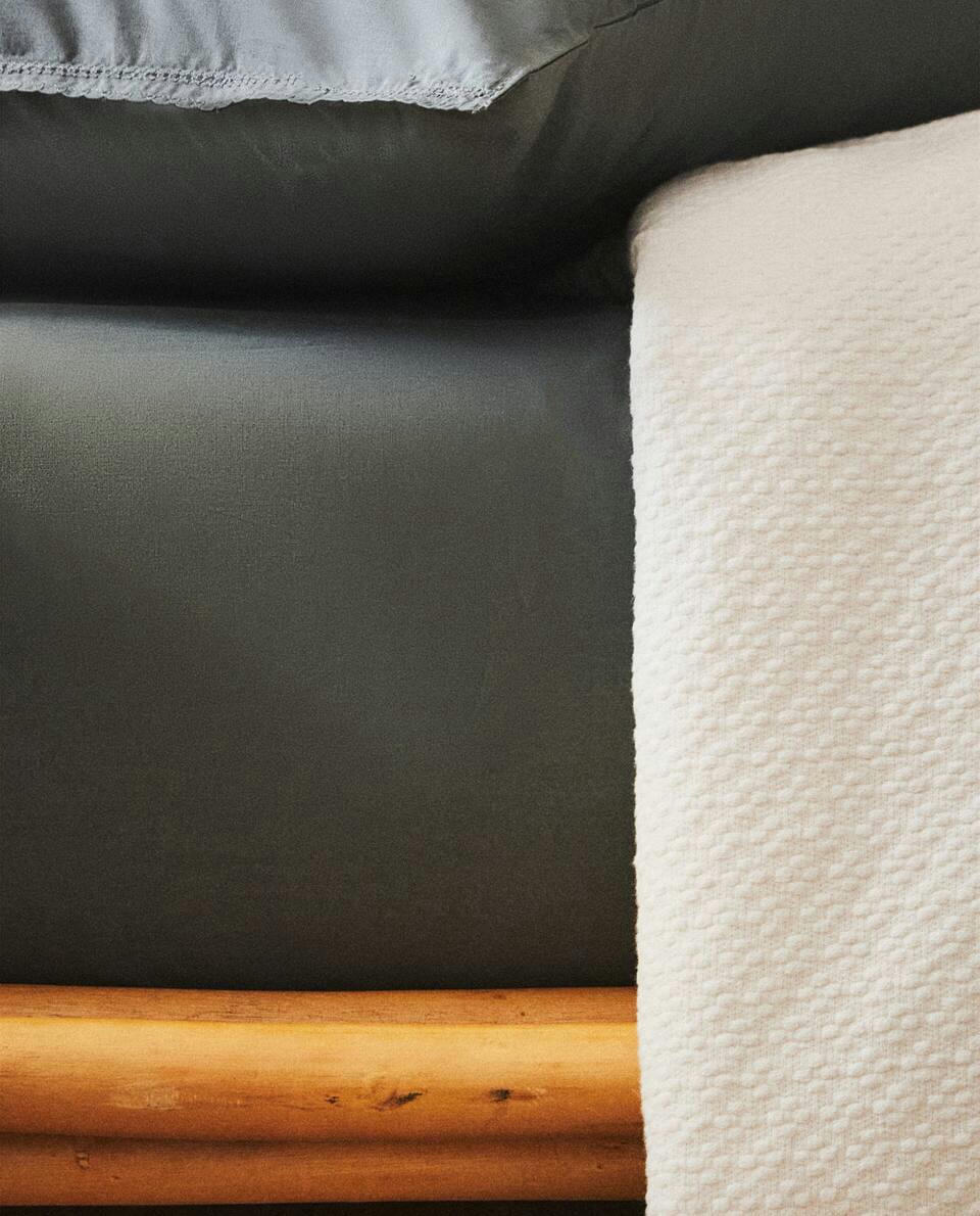 CHILDREN'S COTTON FITTED SHEET WITH TOPSTITCHING