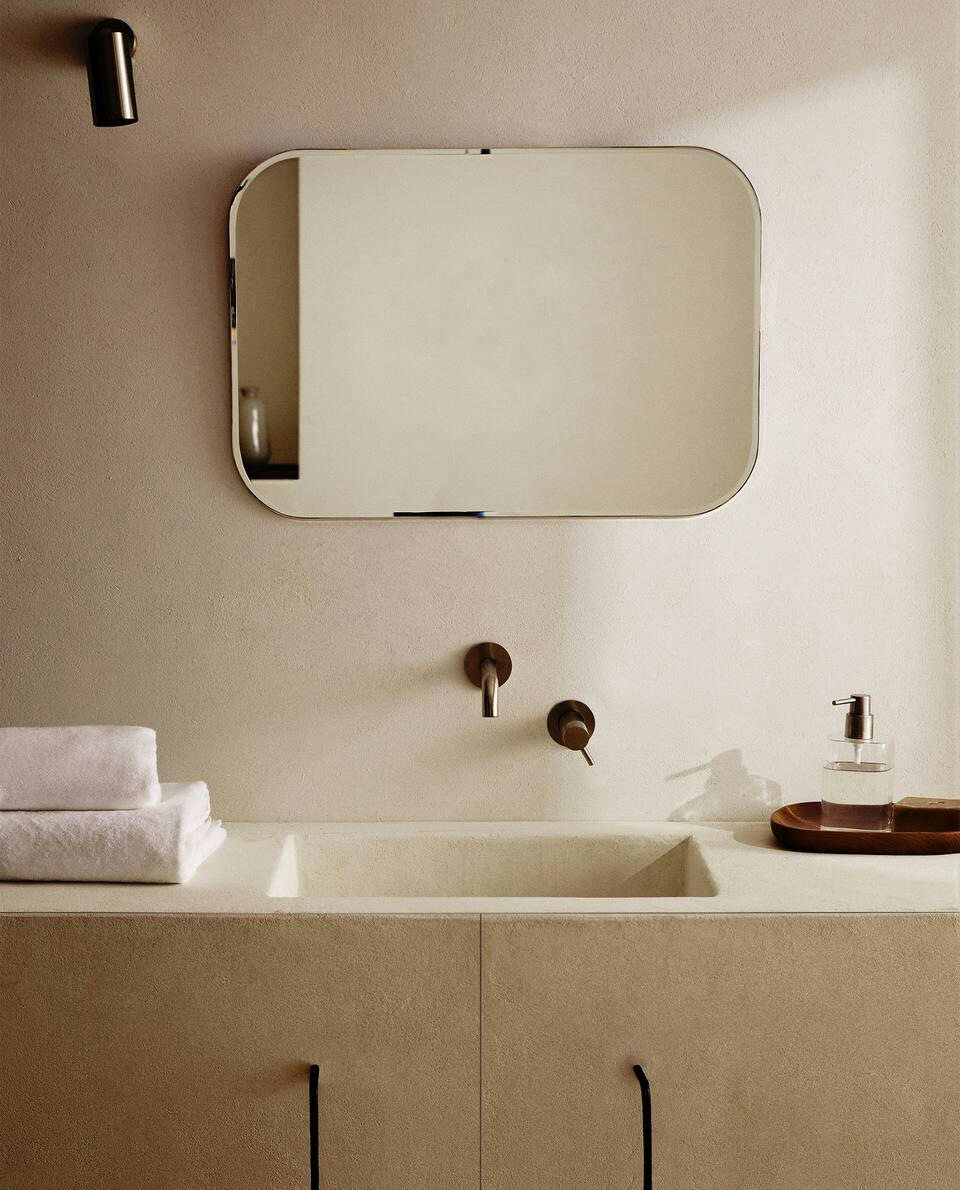 WALL MIRROR WITH ROUND FRAME