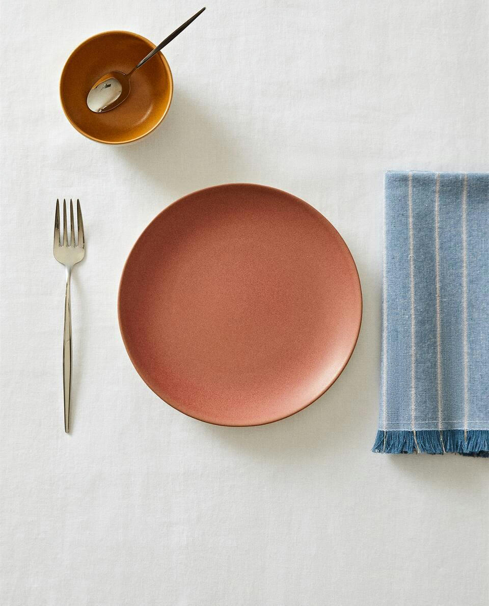 COLOURED STONEWARE TABLEWARE