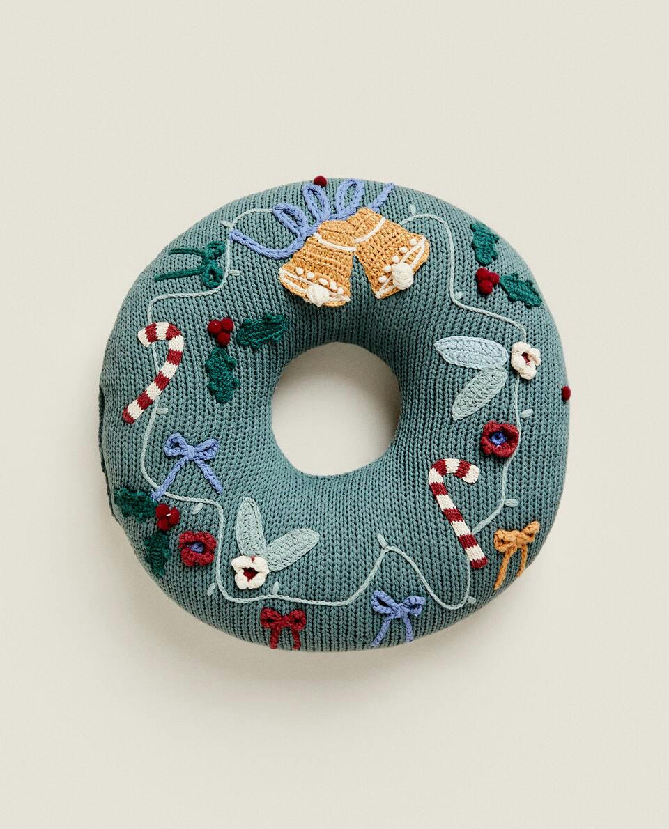CHILDREN’S CHRISTMAS WREATH CUSHION