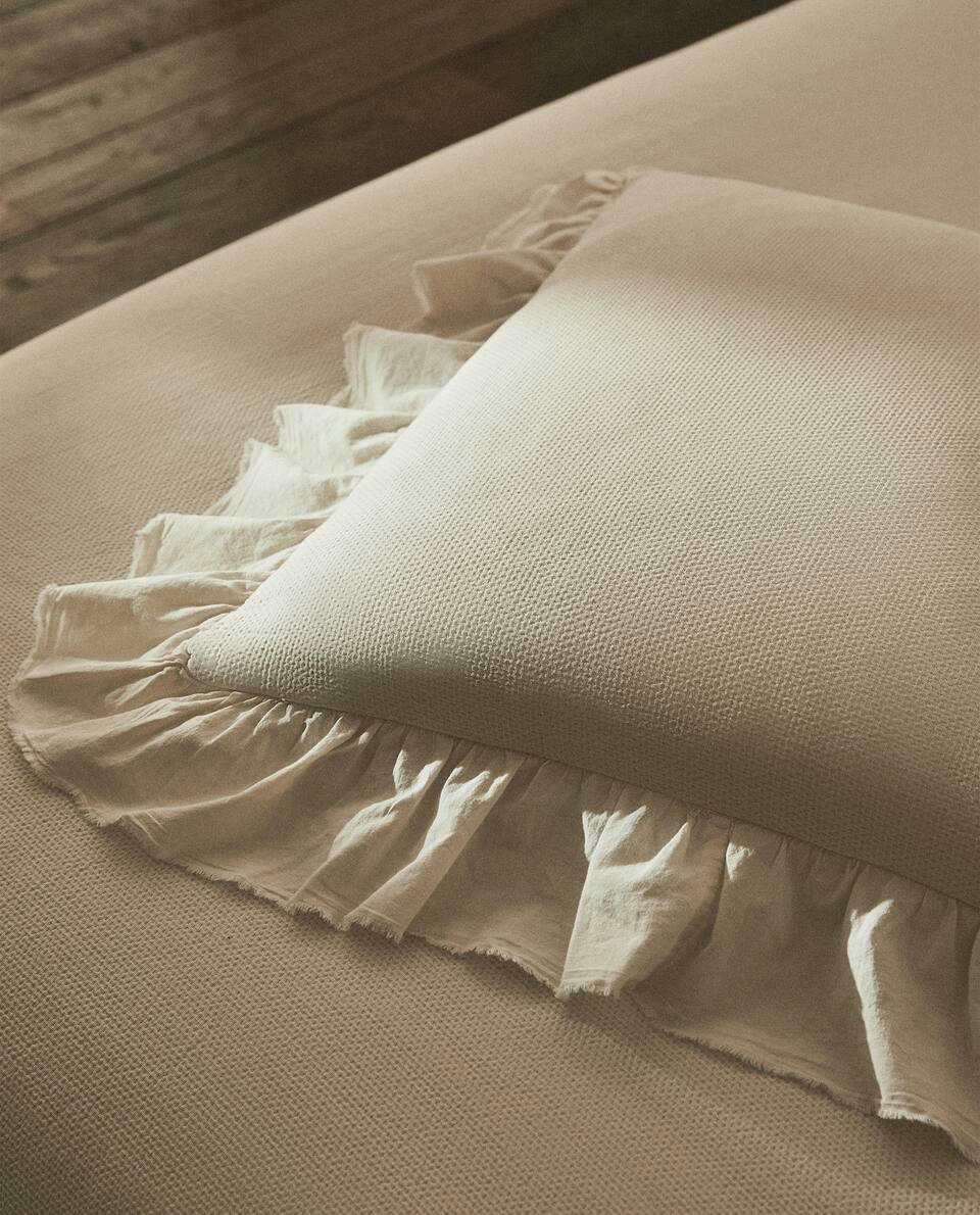 CUSHION COVER WITH RUFFLE TRIM