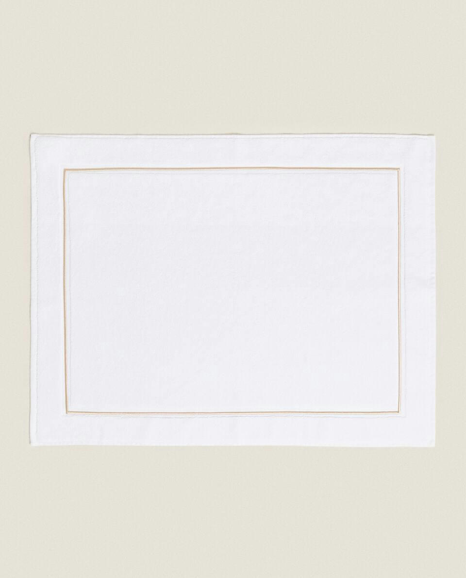 SCALLOPED EDGE BATH MAT