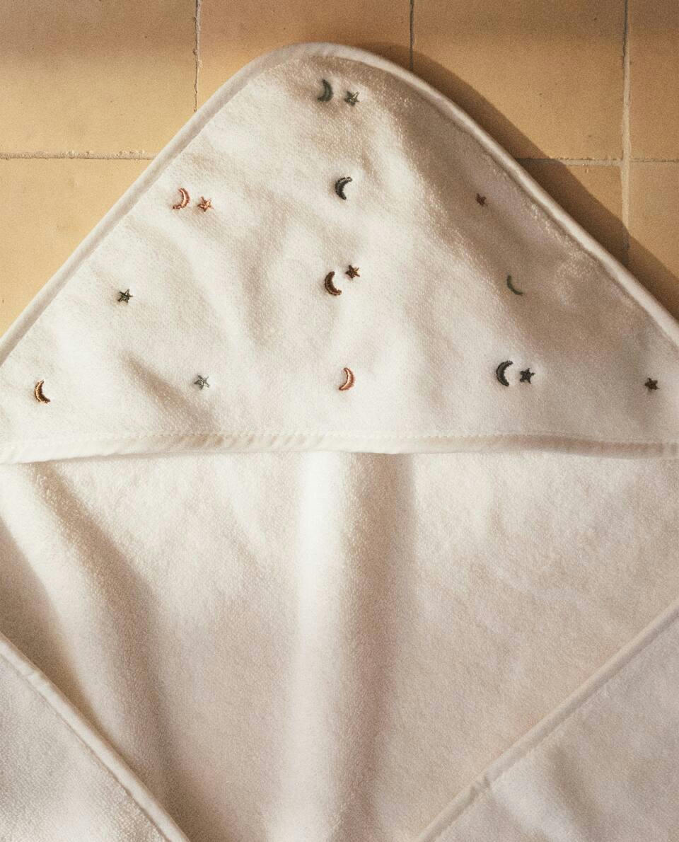CHILDREN'S HOODED TOWEL