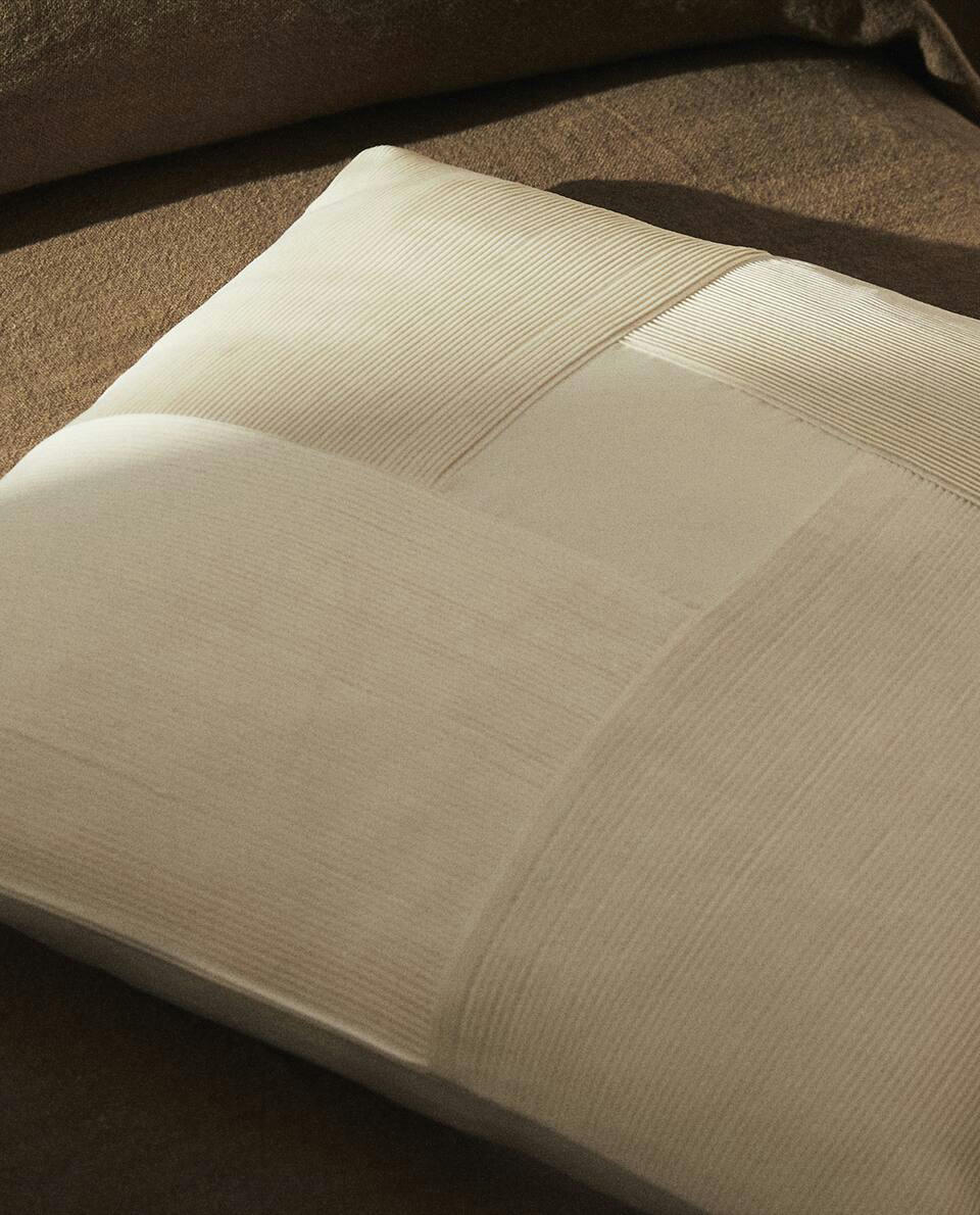 PLEATED CUSHION COVER