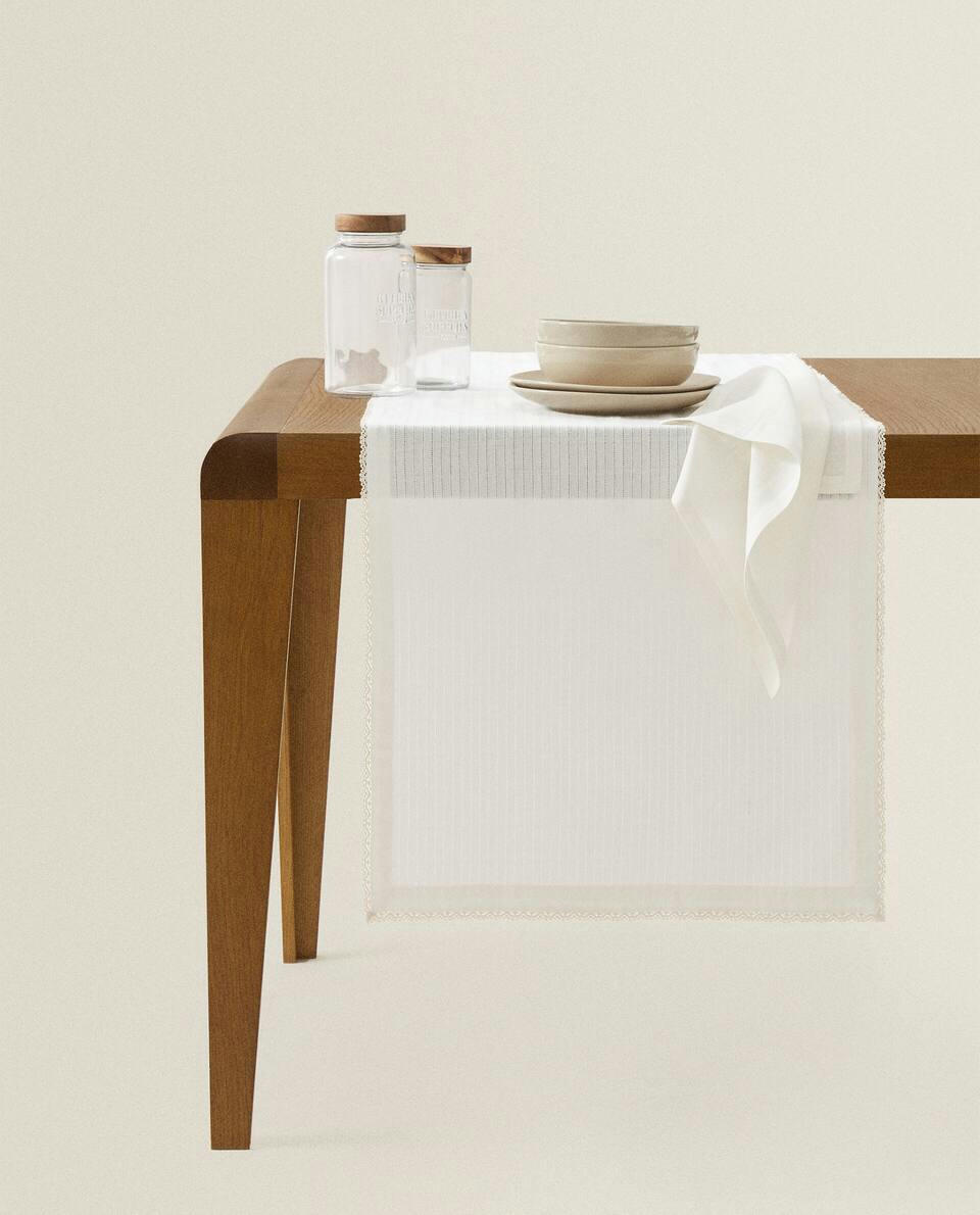 JACQUARD TABLE RUNNER