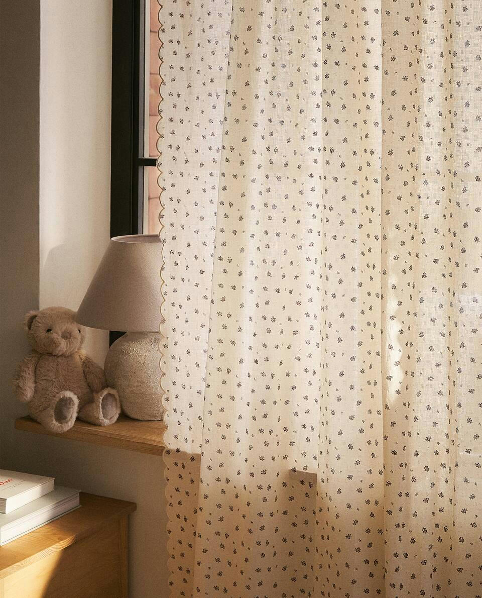 SCALLOPED EDGE FLORAL CURTAIN