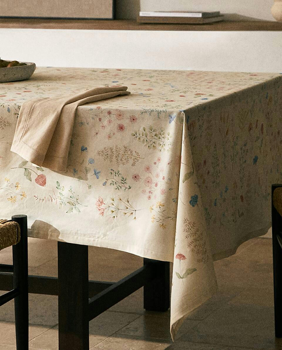 FLORAL PRINT TABLECLOTH