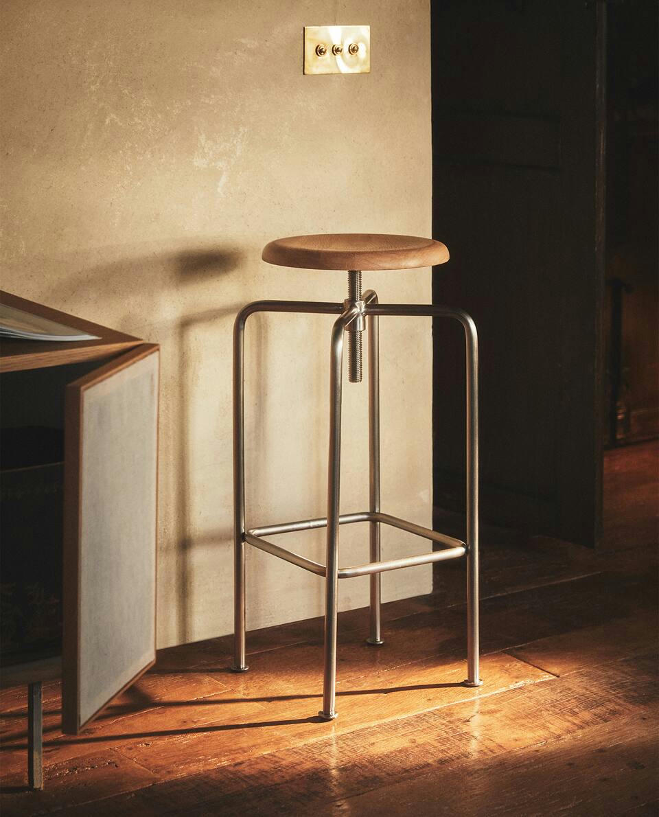 ADJUSTABLE OAK AND STEEL STOOL