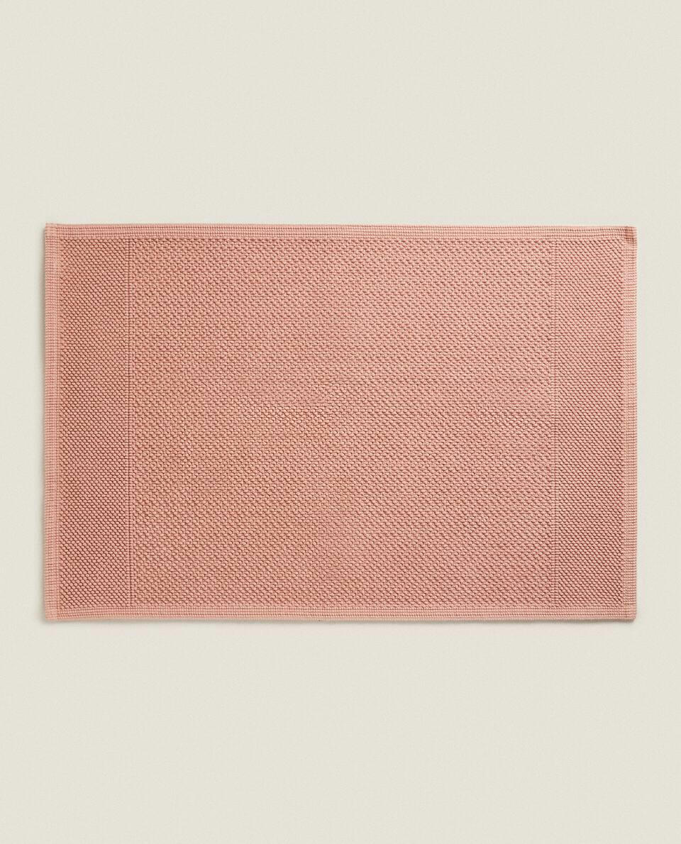 TEXTURED WAFFLE BATH MAT