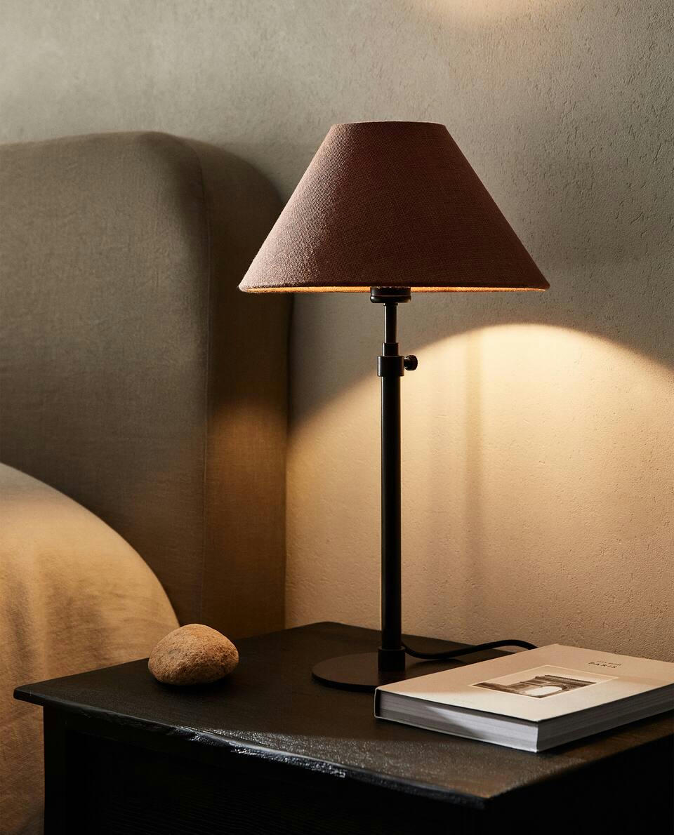 METAL BASE LAMP WITH LINEN LAMPSHADE
