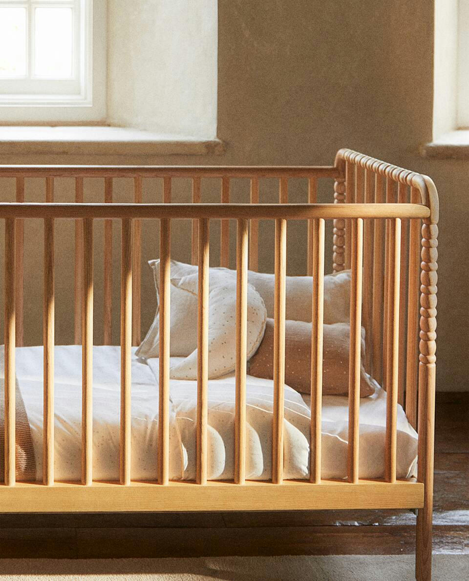 ENGRAVED WOODEN COT
