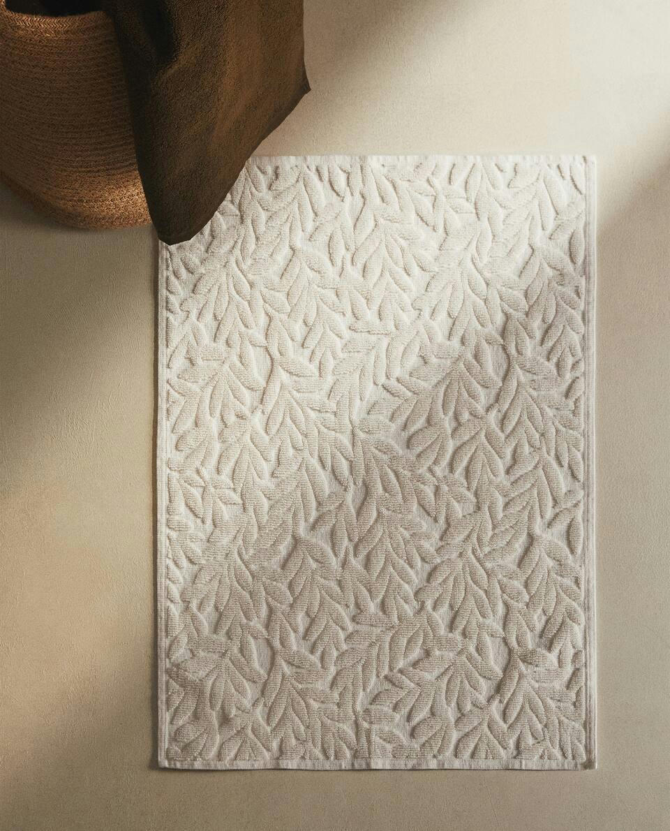 JACQUARD BATH MAT