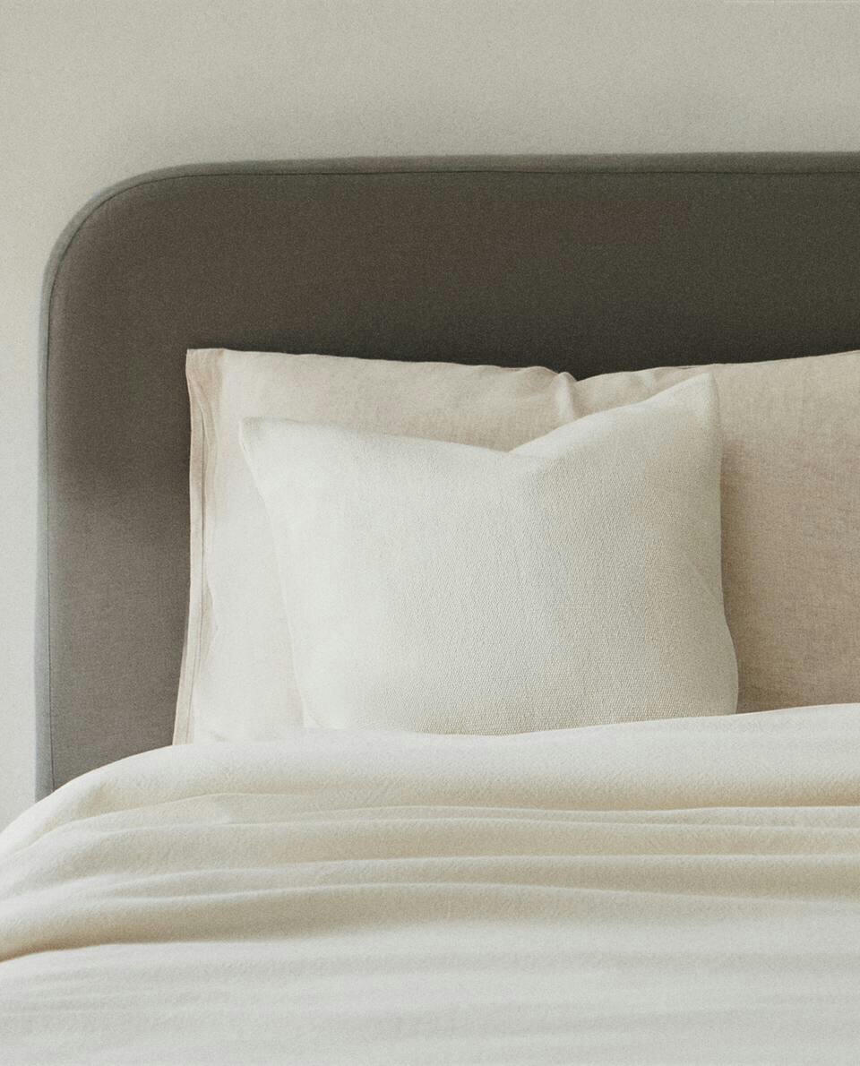 ROUNDED HEADBOARD WITH LINEN COVER