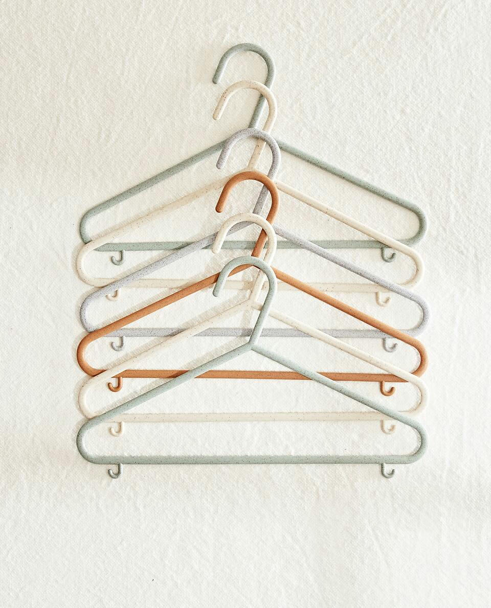 CHILDREN'S HANGERS (PACK OF 6)