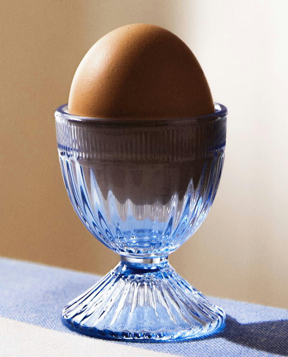 GLASS EGG CUP WITH RAISED DETAIL