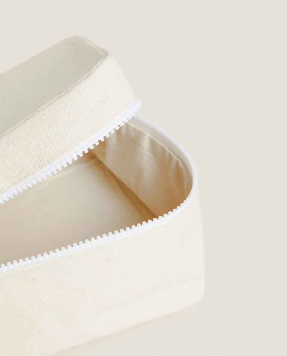 SAINT-LAZARE TRAVEL TOILETRY BAG