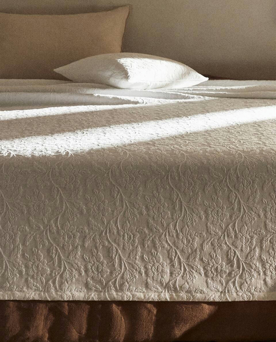 BEDSPREAD WITH FLORAL EMBROIDERY
