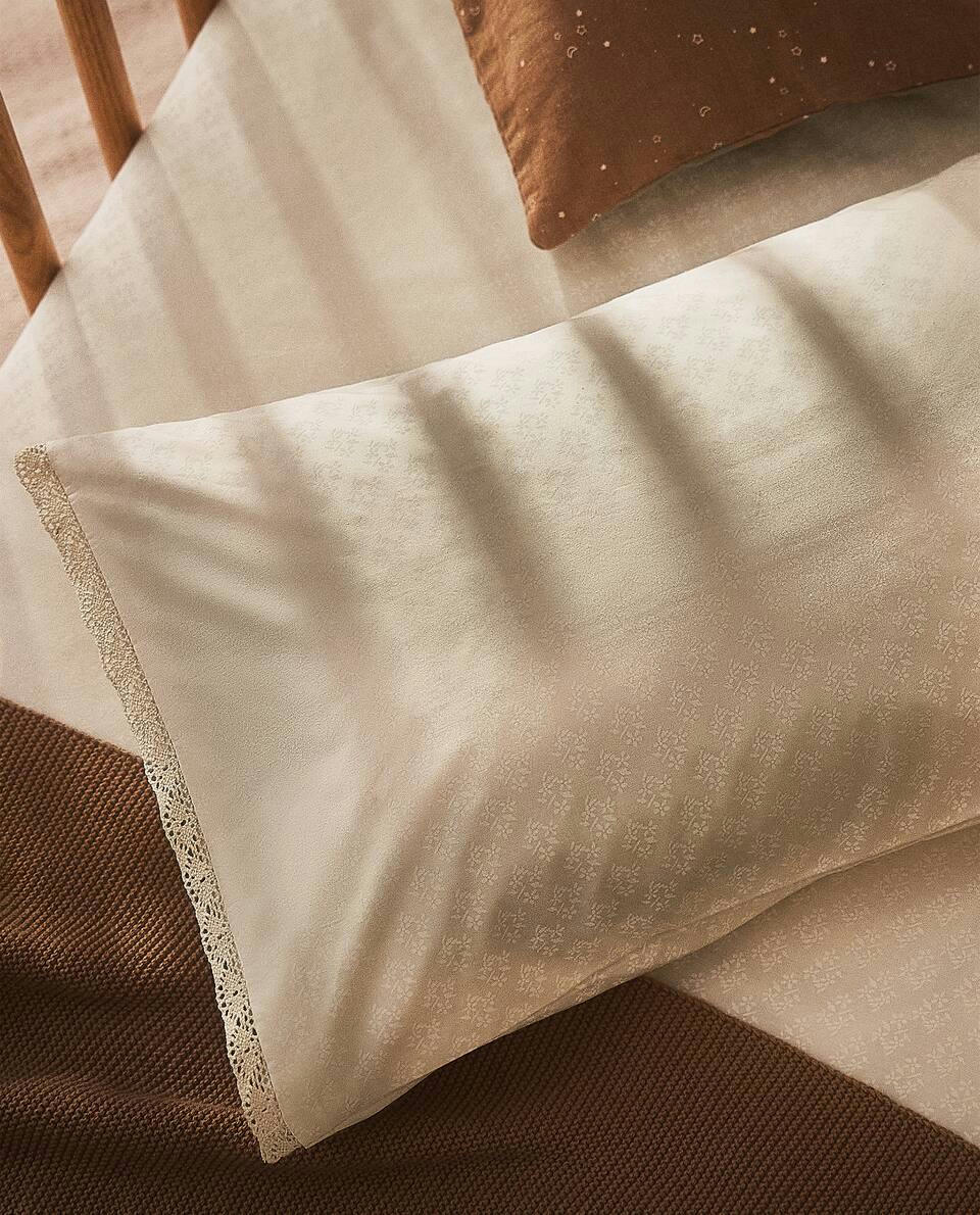 CHILDREN’S FLORAL PILLOWCASE WITH LACE TRIM