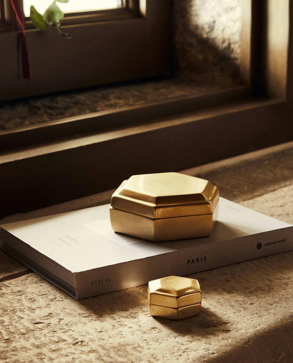 HEXAGONAL BOX WITH LID