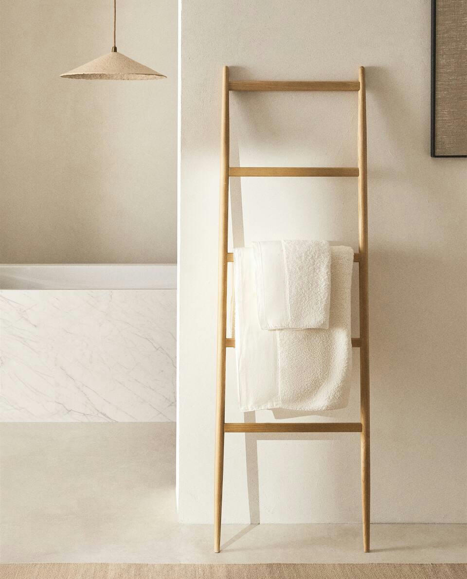 ASH WOOD TOWEL RACK