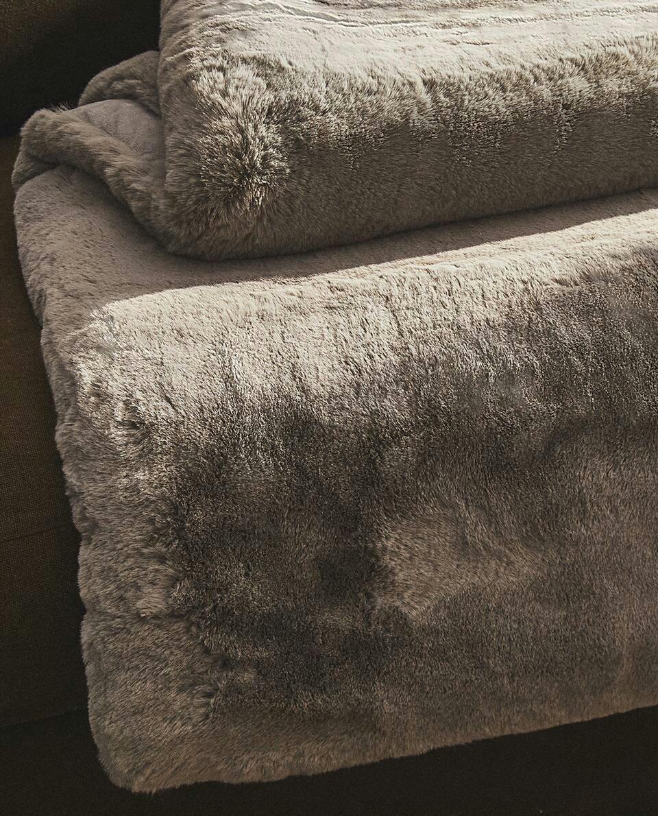FAUX FUR BLANKET