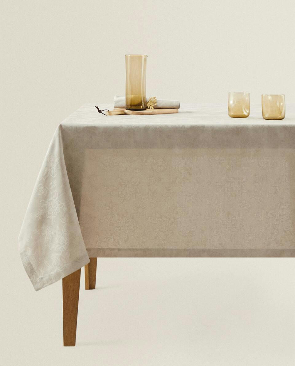 FLORAL JACQUARD TABLECLOTH