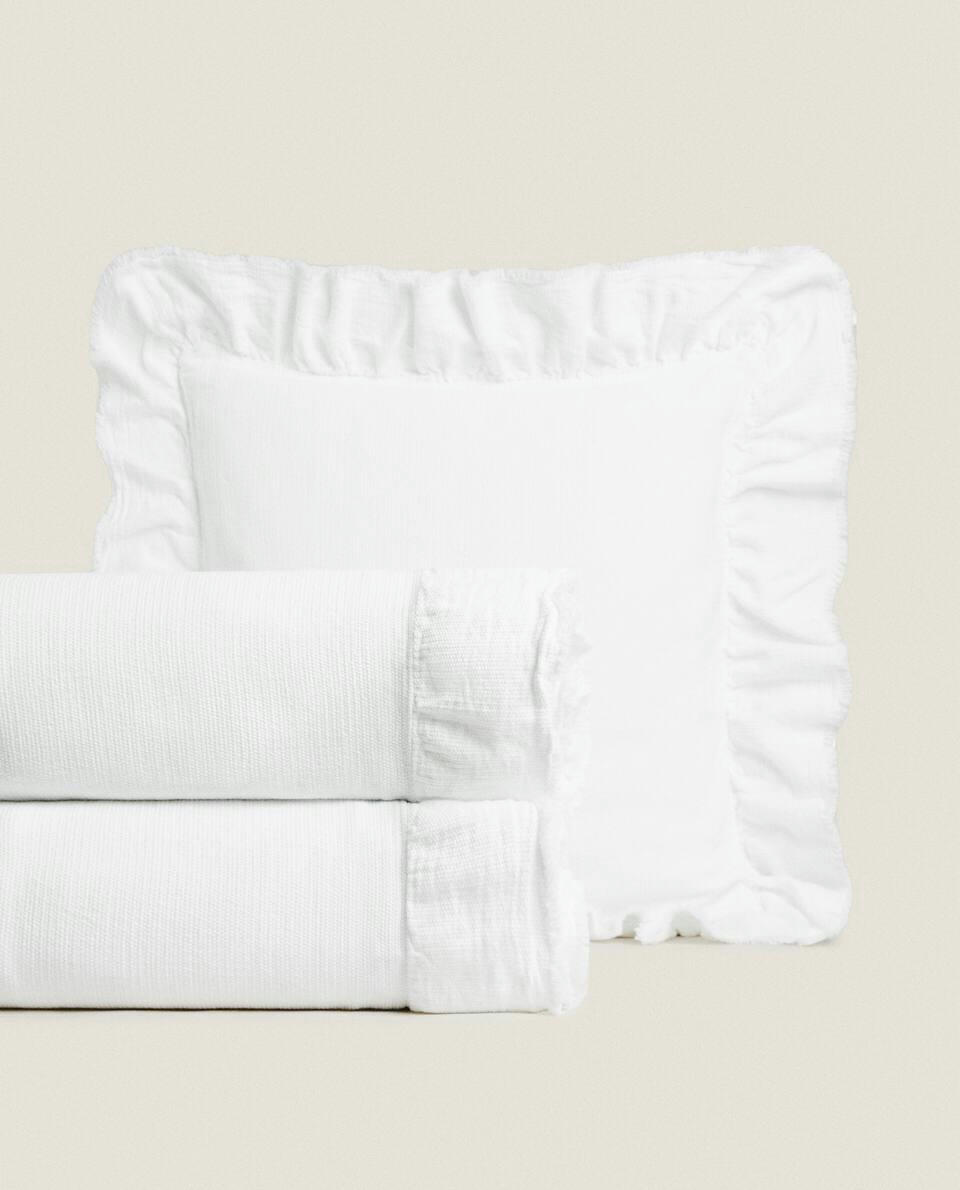 RUFFLE TRIM BEDSPREAD