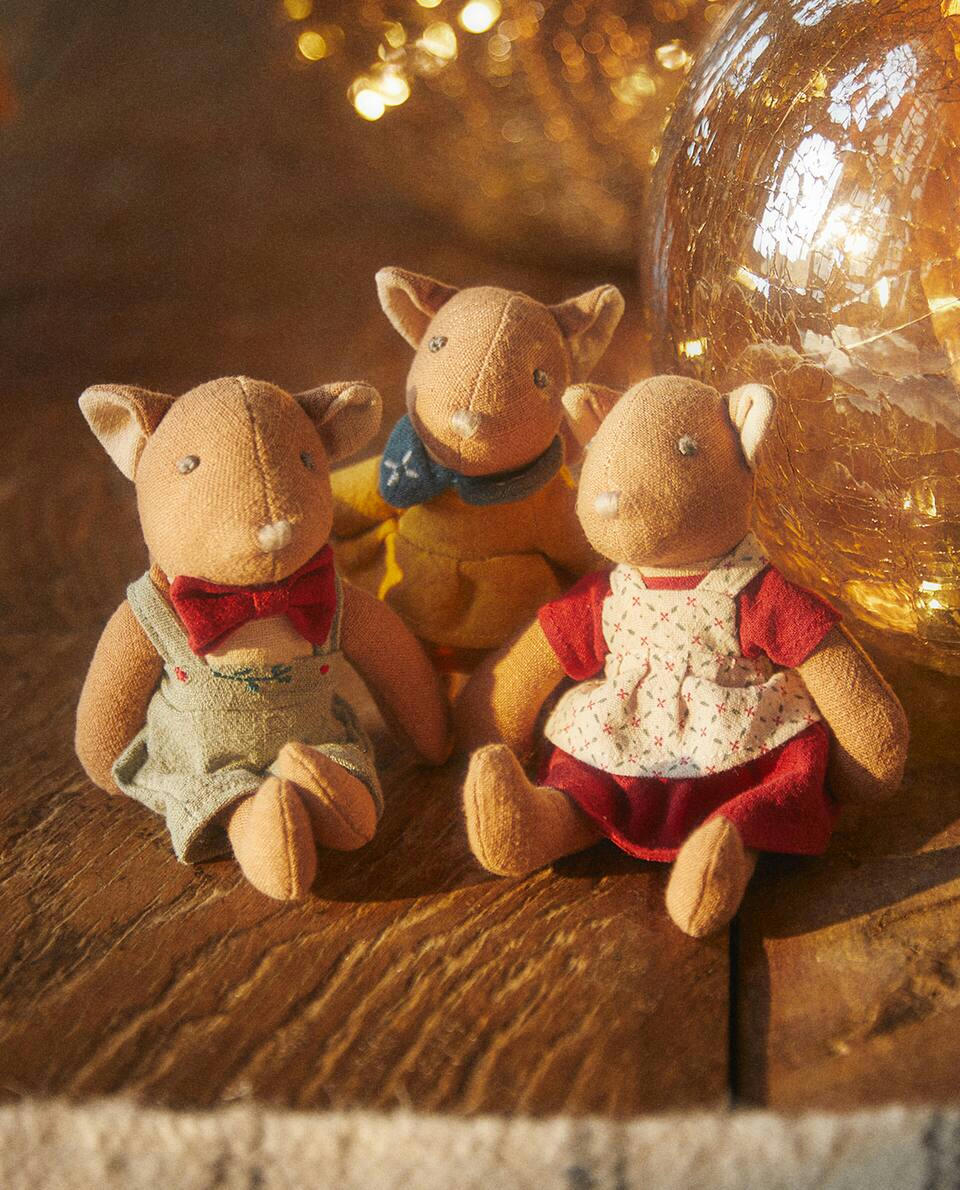 CHILDREN'S CHRISTMAS SQUIRREL FAMILY SOFT TOY SET