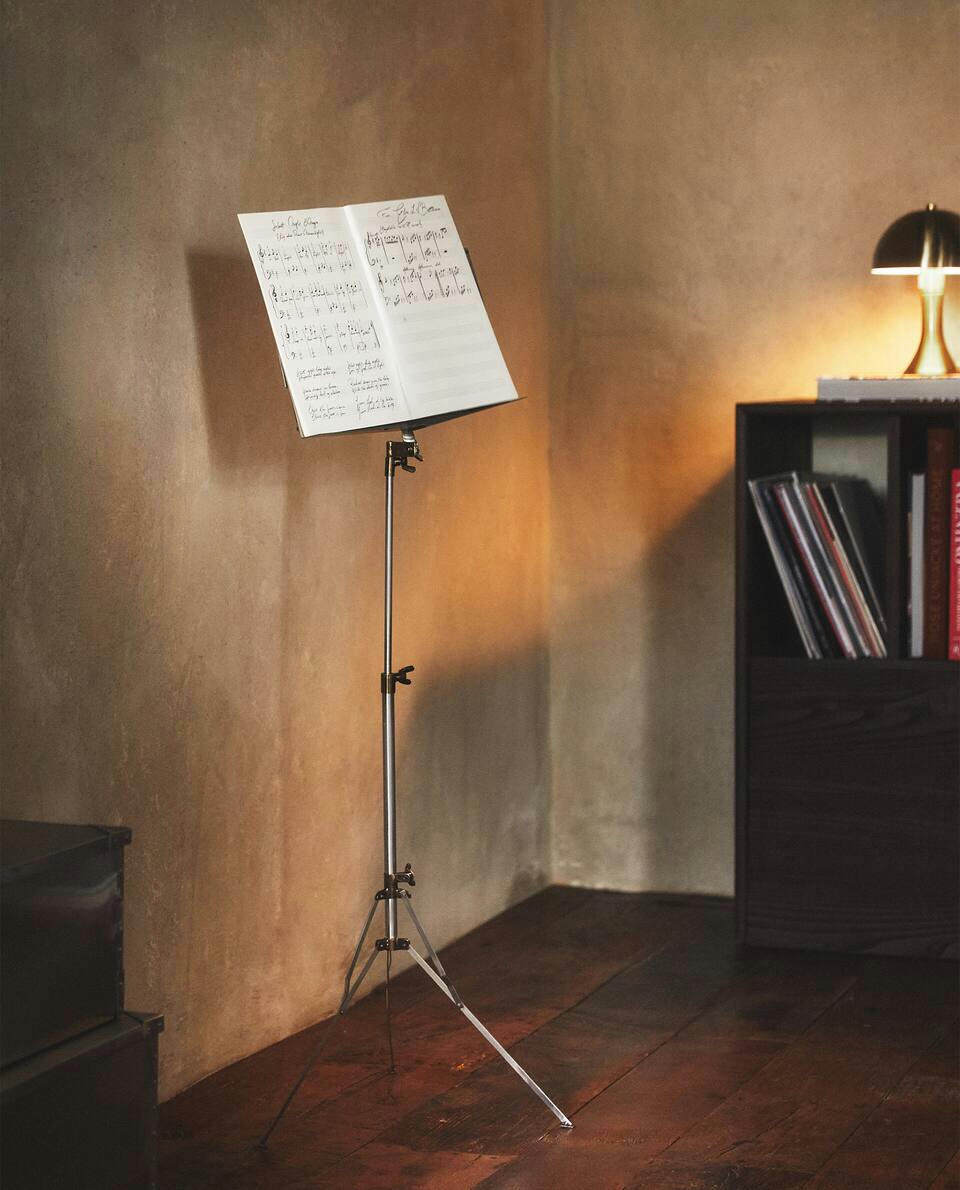 FOLDING METAL MUSIC STAND