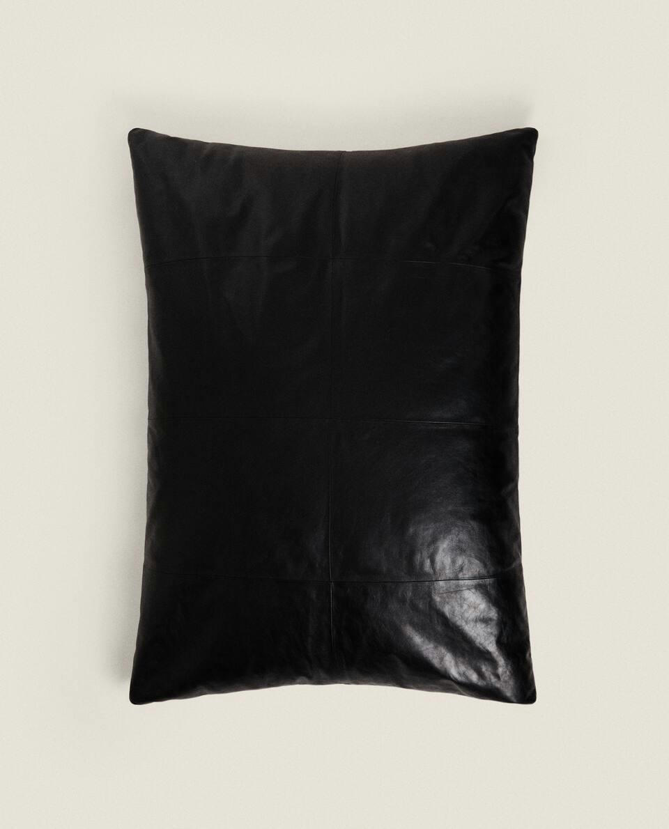 SEAMED LEATHER POUFFE