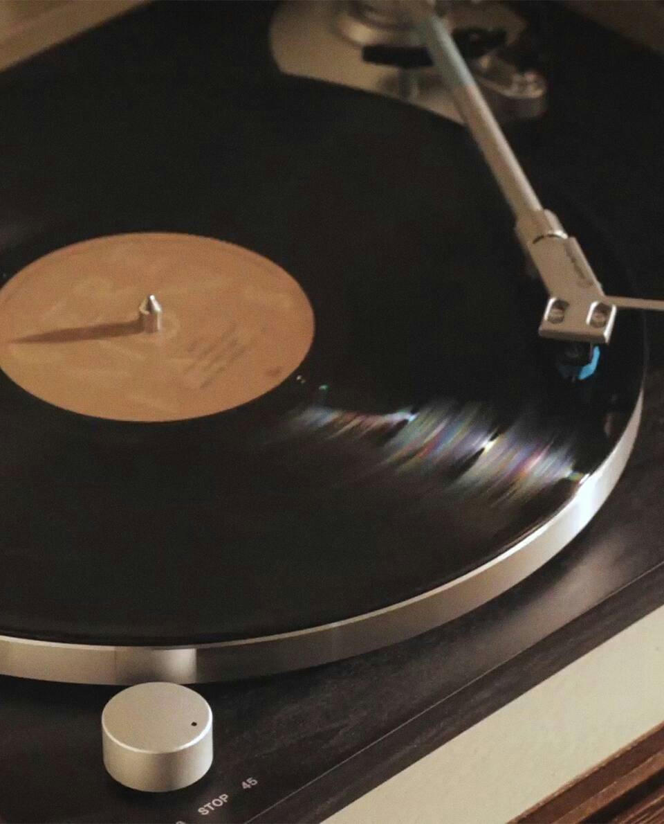 AUDIO TECHNICA TURNTABLE