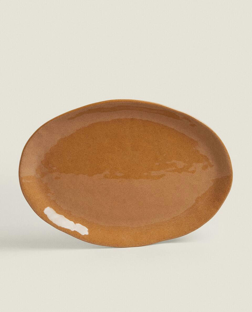 SET OF STONEWARE SERVING DISHES