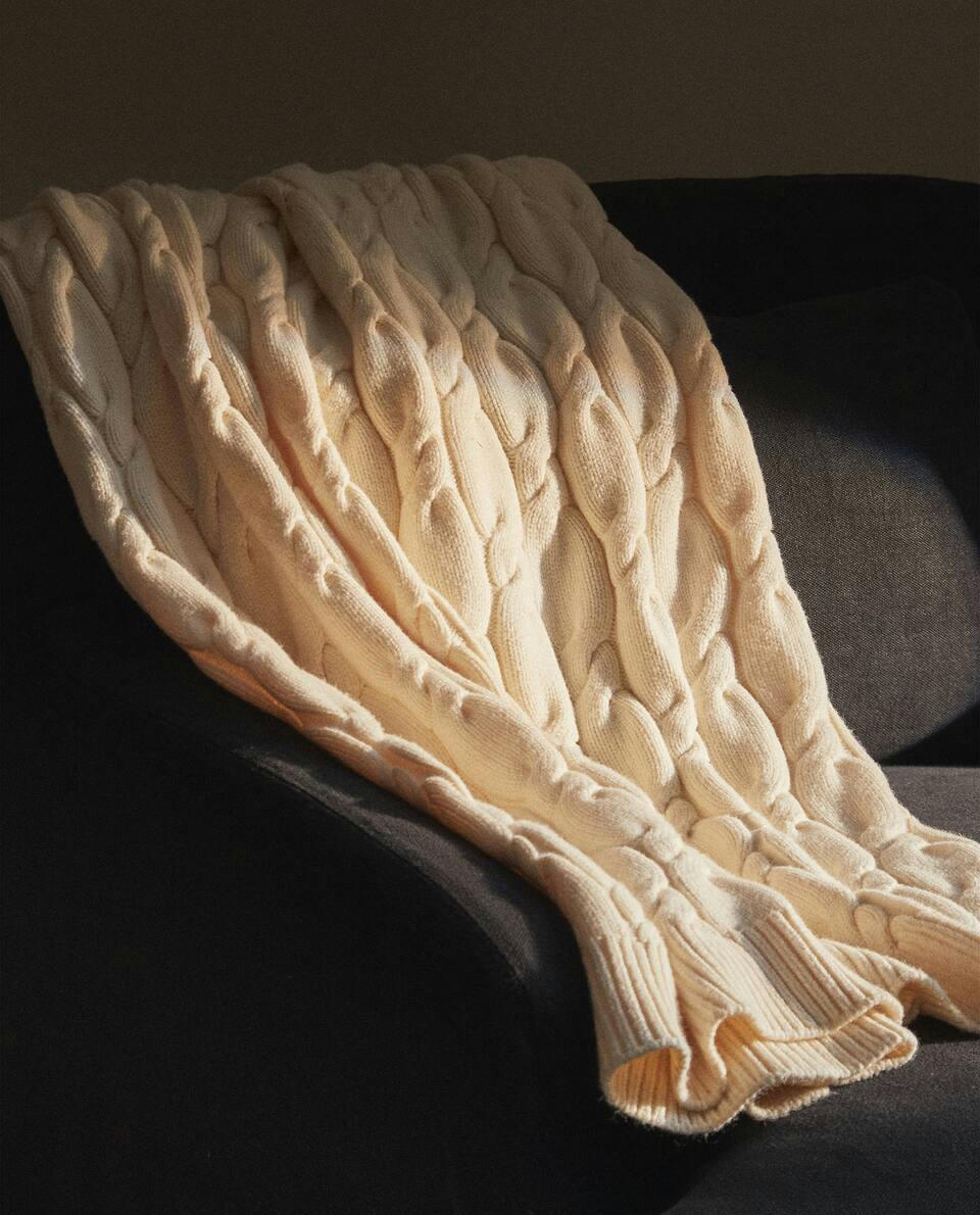 ELASTIC DESIGN BLANKET