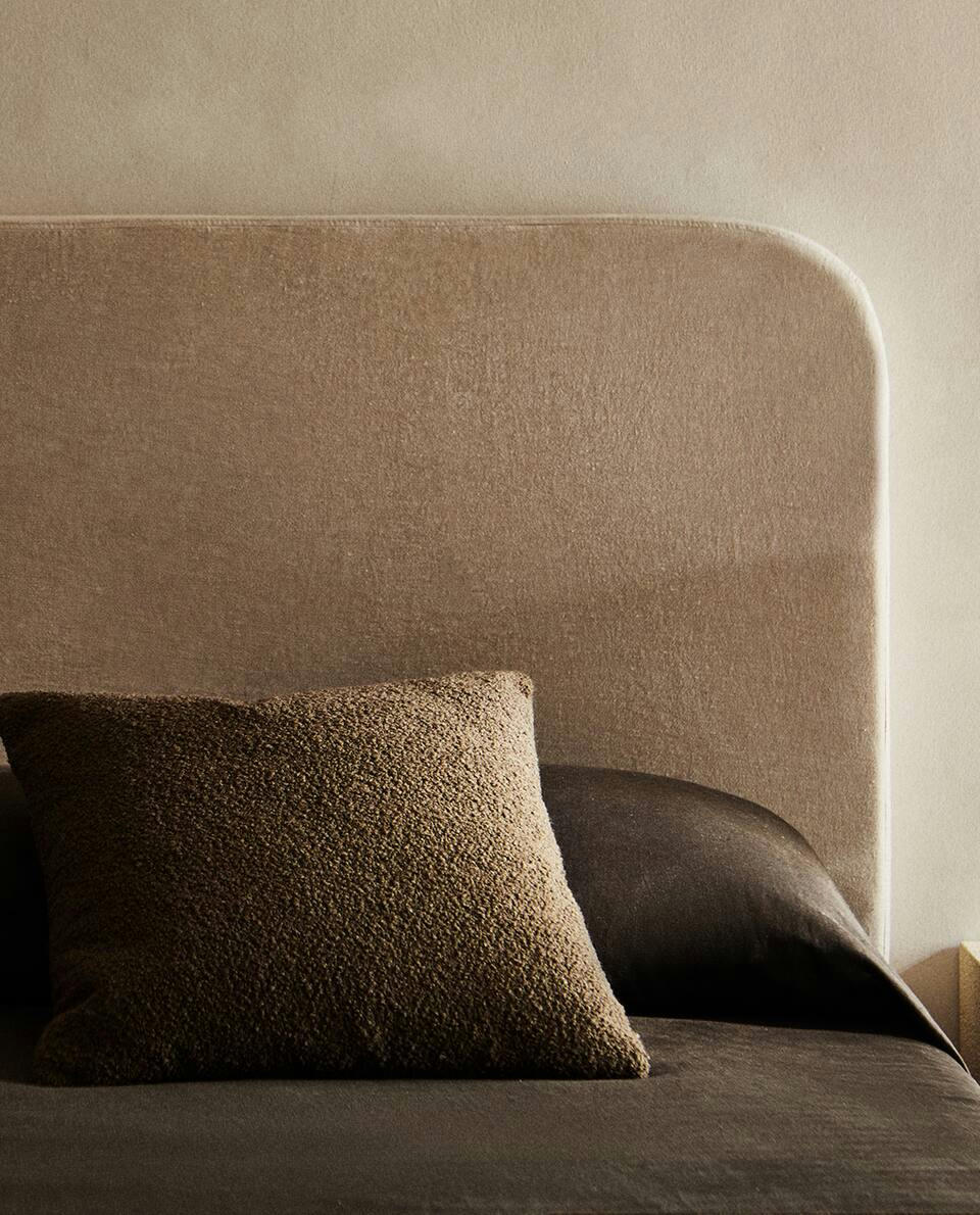 ROUNDED HEADBOARD WITH LINEN COVER