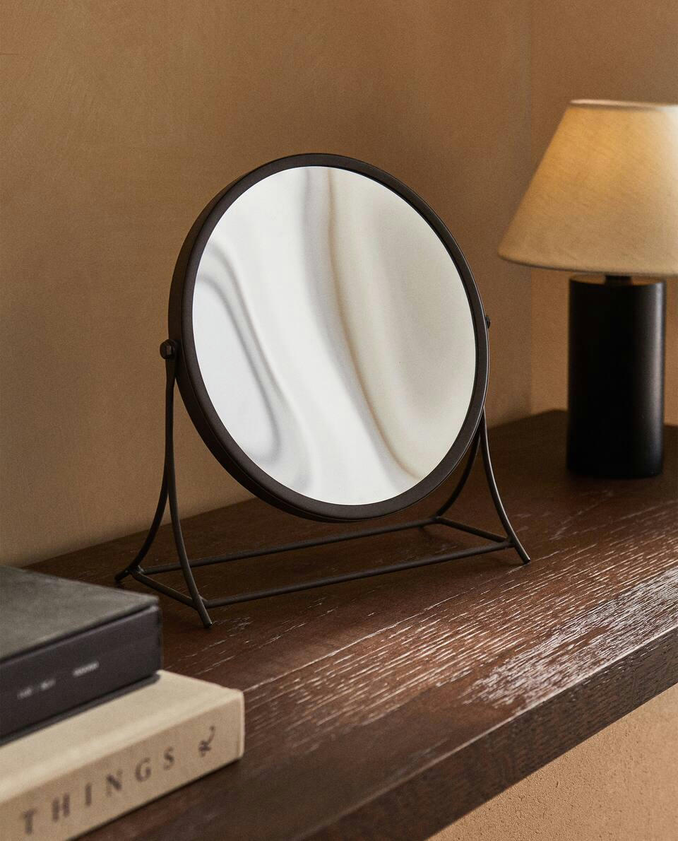MAGNIFIER VANITY MIRROR WITH STRUCTURE