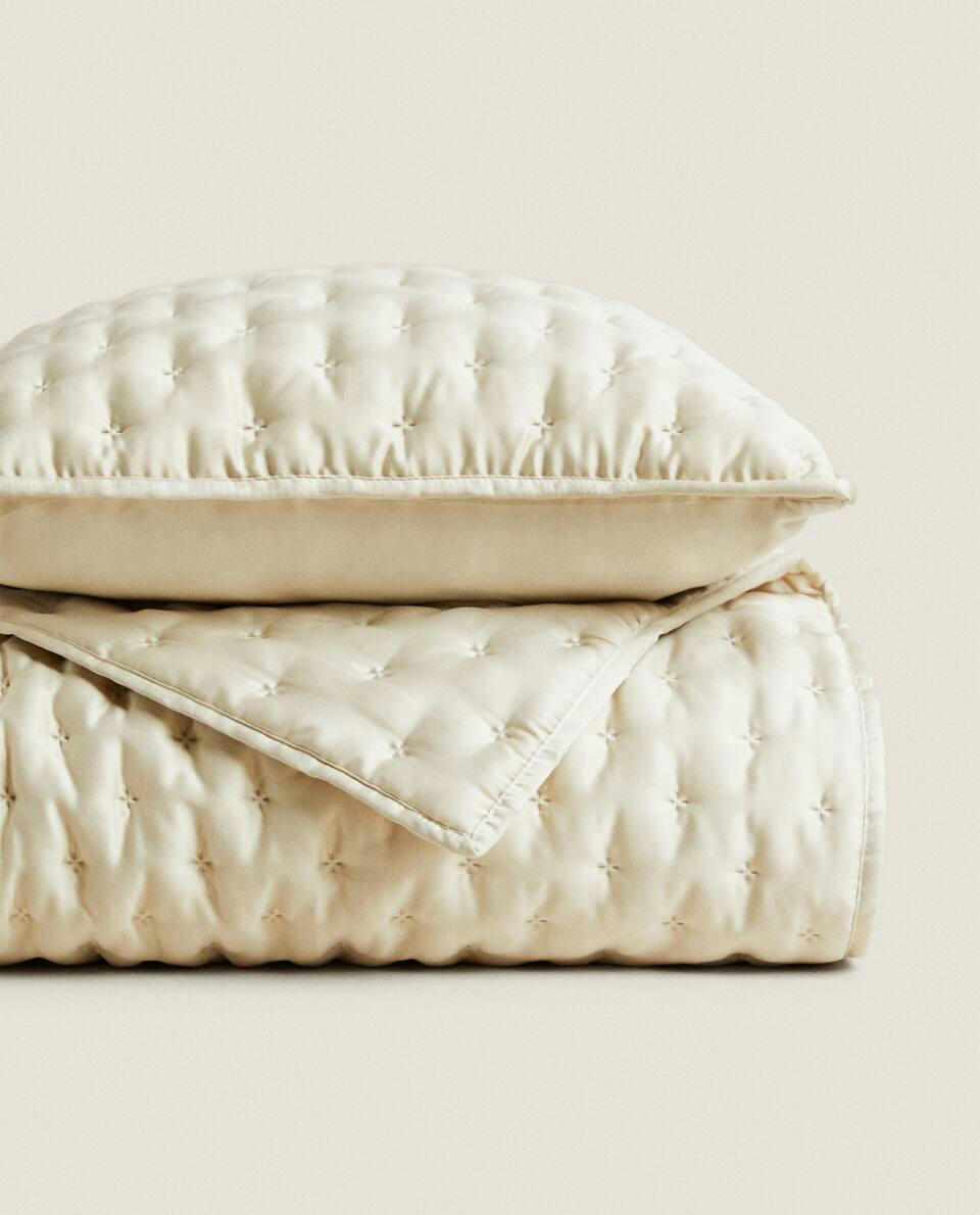PLAIN SATIN QUILT