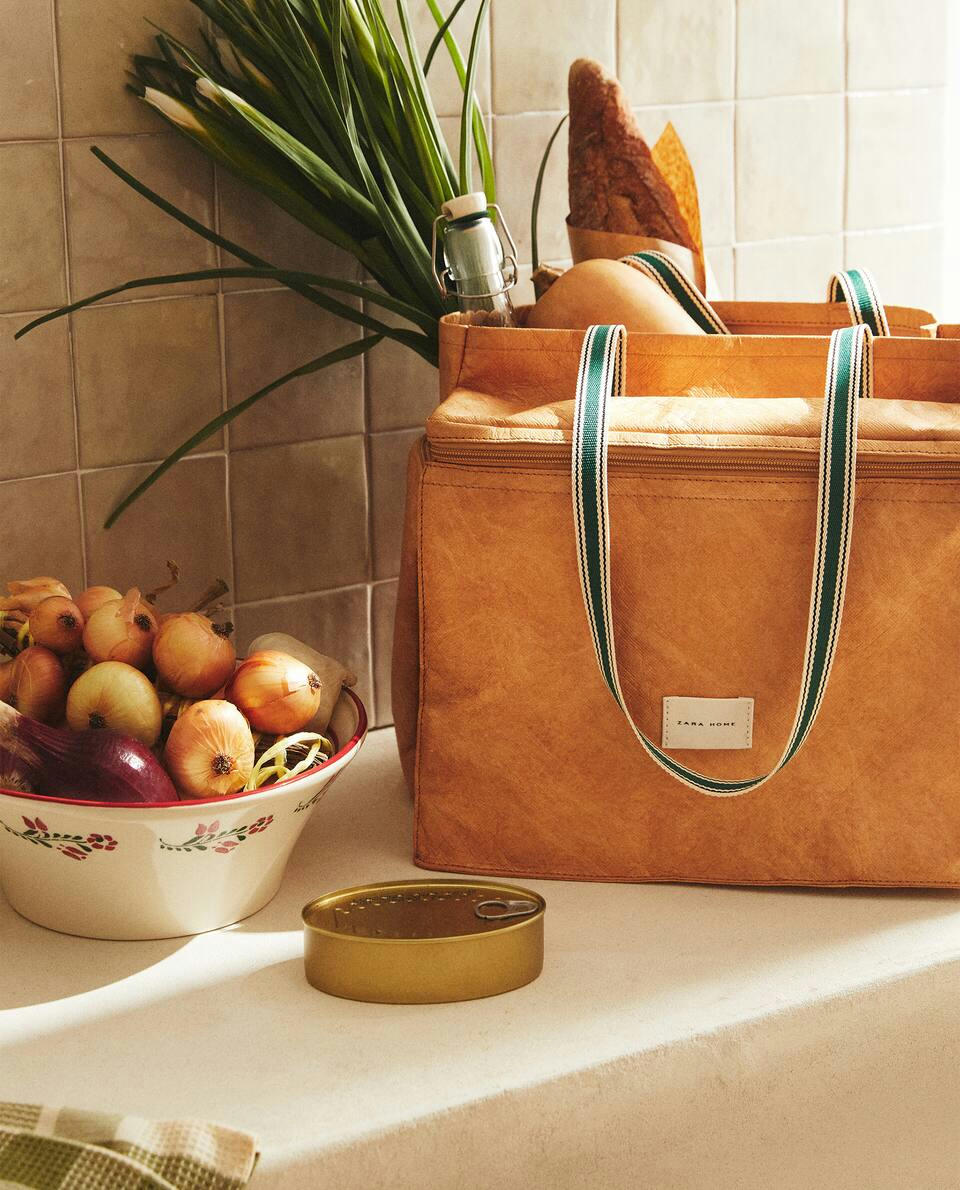 SHOPPING BAG WITH PAPER COMPARTMENTS